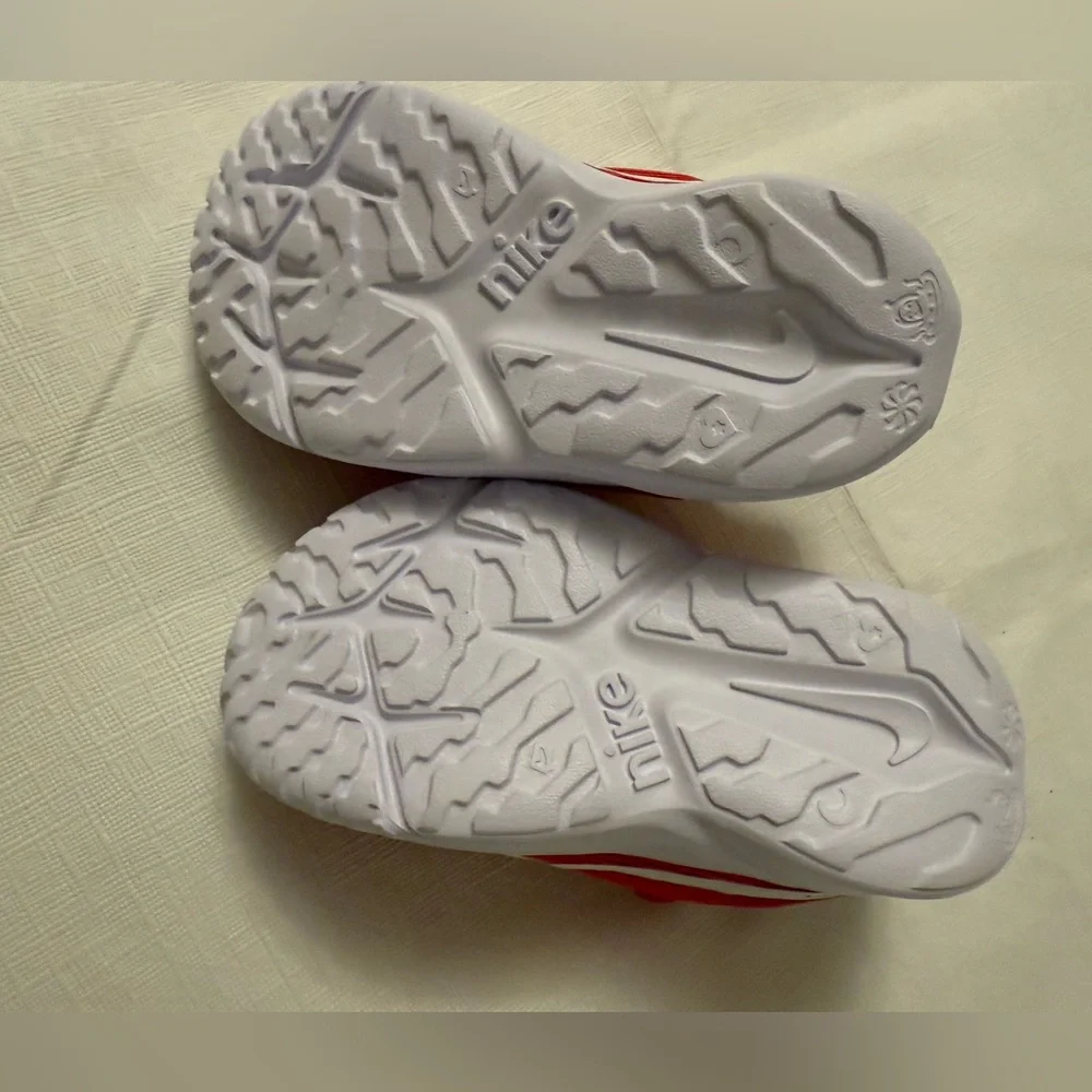 NWOT Nike Star Runner toddler sneakers, red, white, black—size 8 - Picture 6 of 6